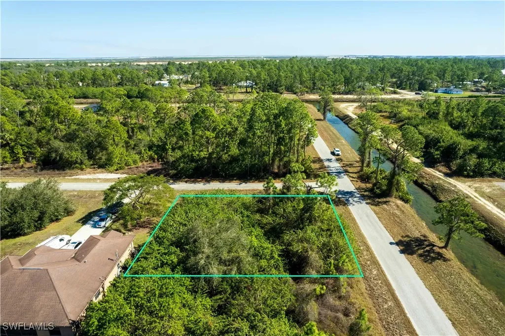 4407 E 20th Street Alva FL 33920