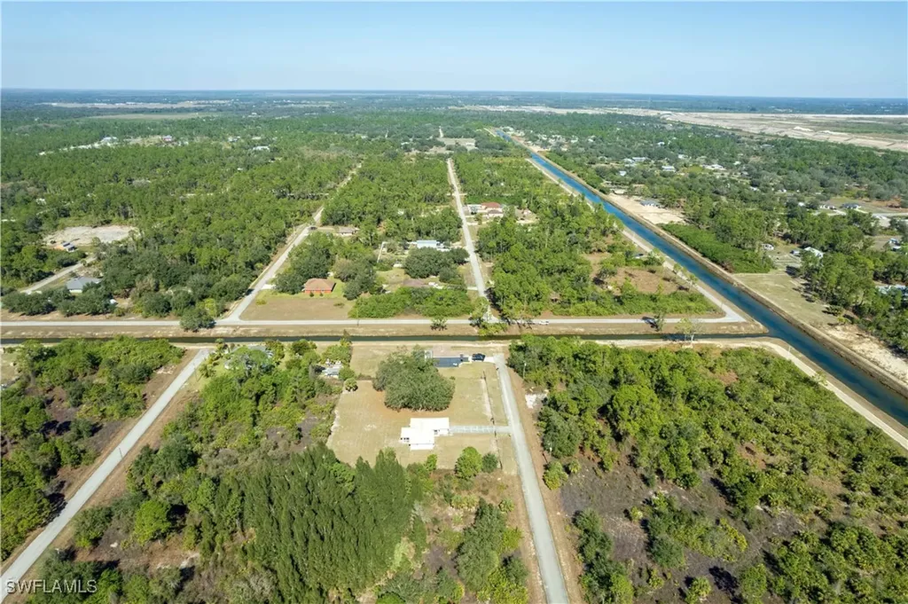 4407 E 20th Street Alva FL 33920