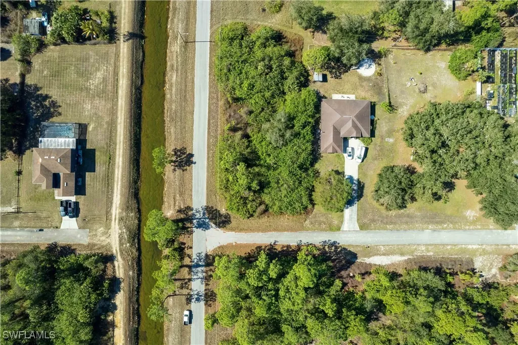 4407 E 20th Street Alva FL 33920