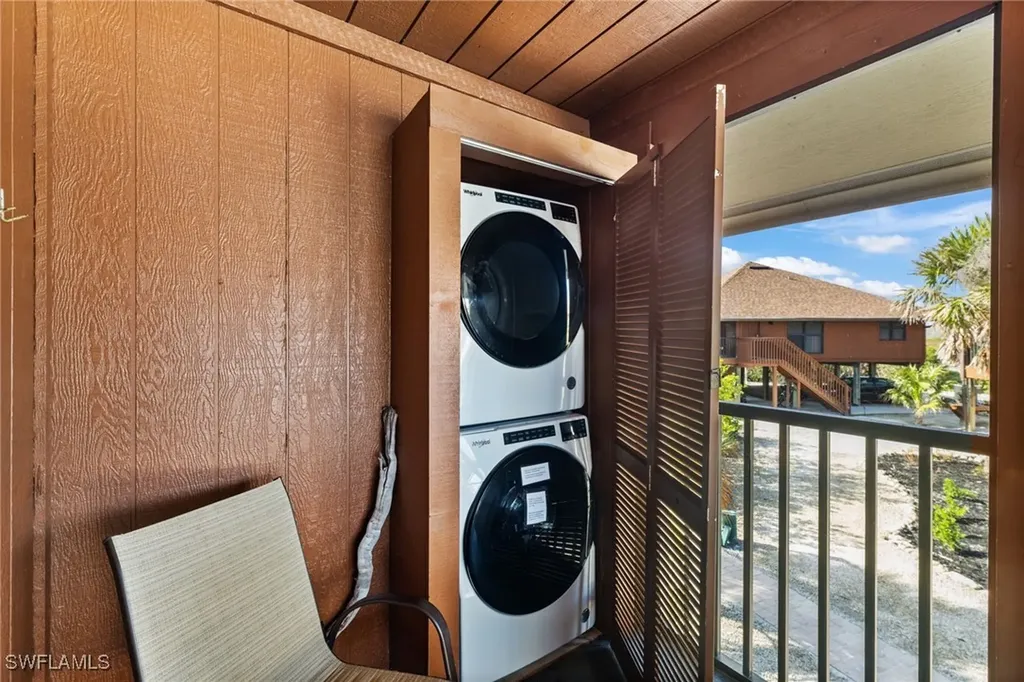 1811 Olde Middle Gulf Drive Sanibel FL 33957