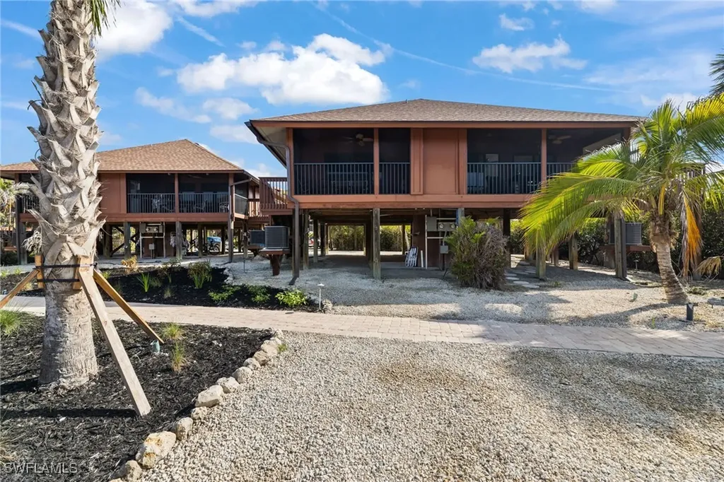 1811 Olde Middle Gulf Drive Sanibel FL 33957