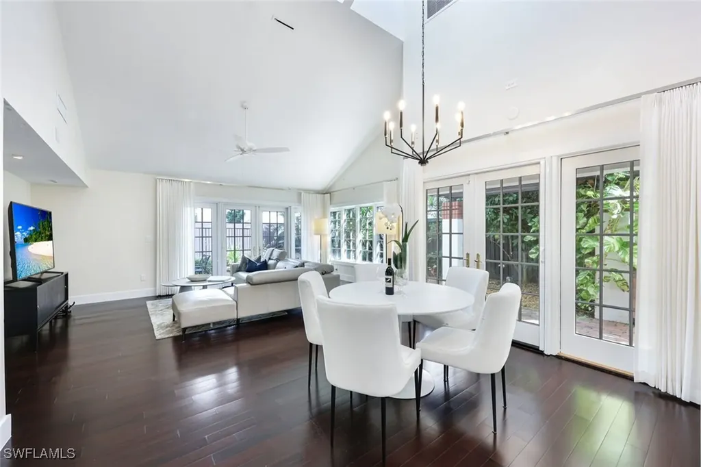 549 Bay Villas Lane Naples FL 34108