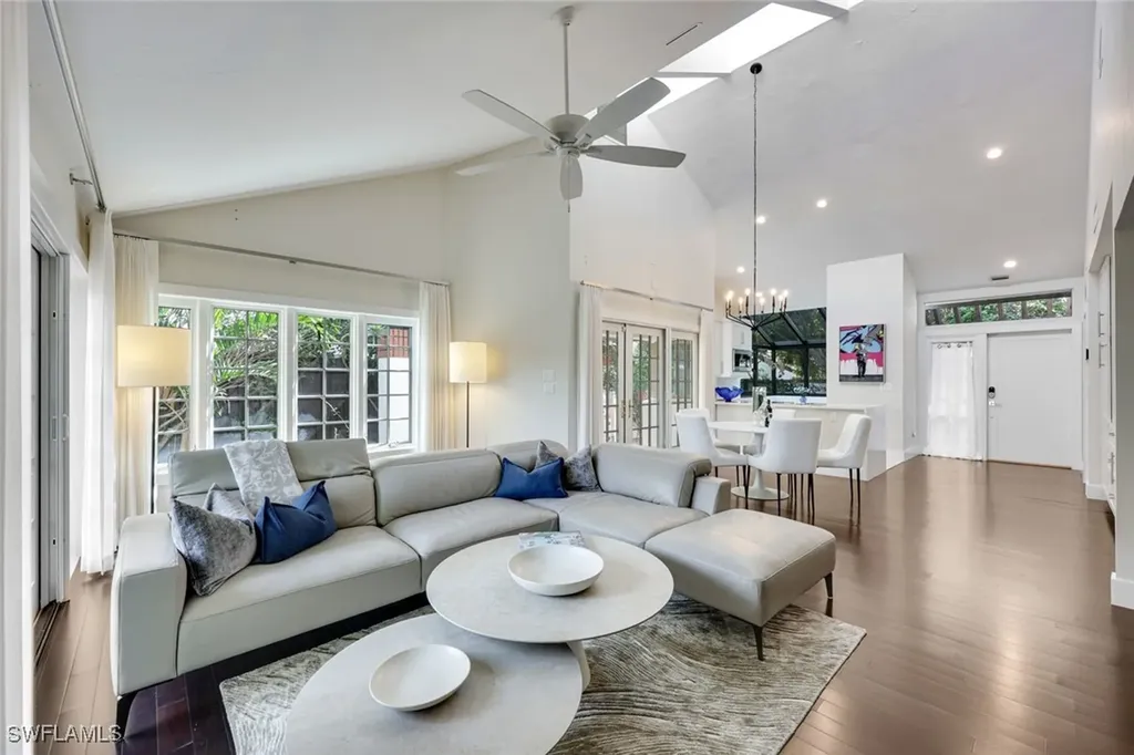 549 Bay Villas Lane Naples FL 34108