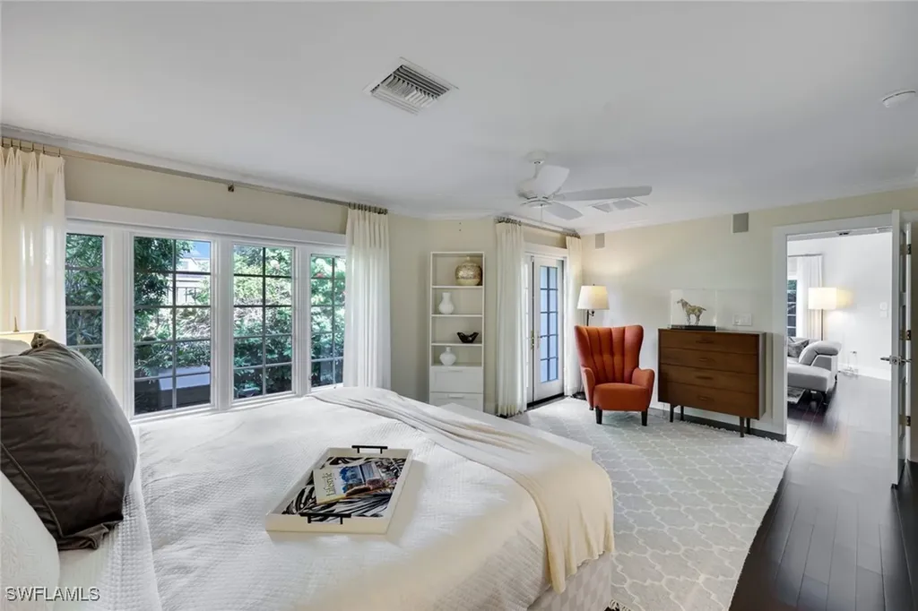 549 Bay Villas Lane Naples FL 34108