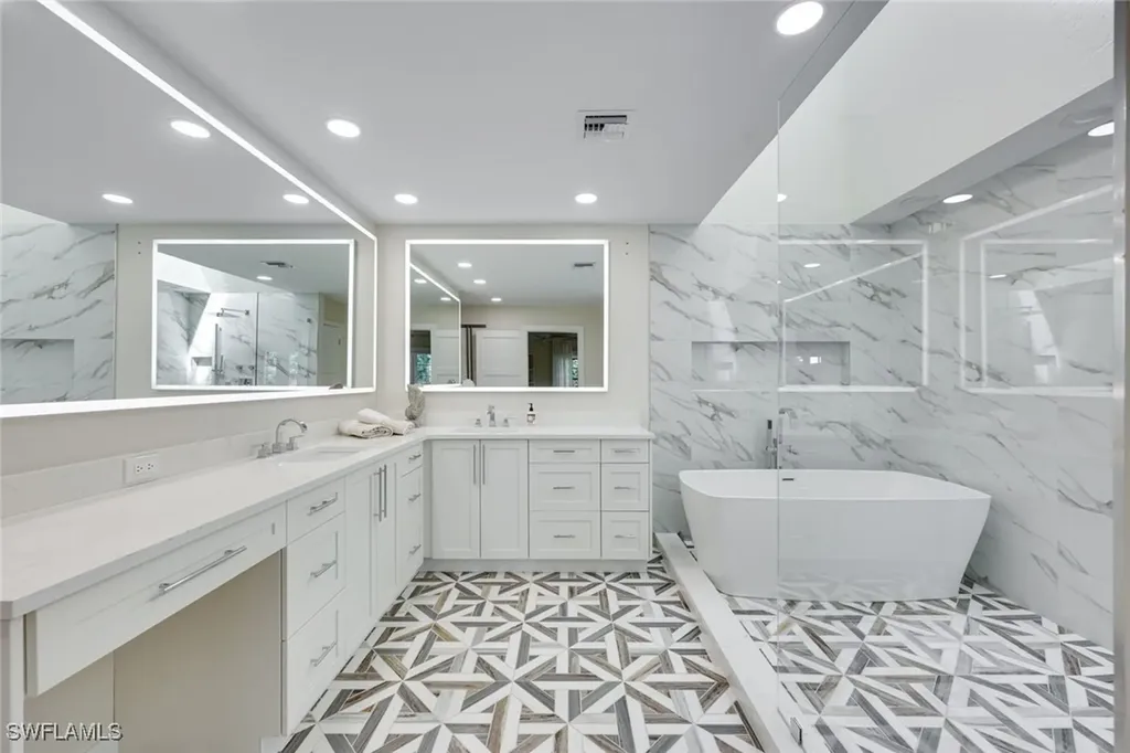 549 Bay Villas Lane Naples FL 34108