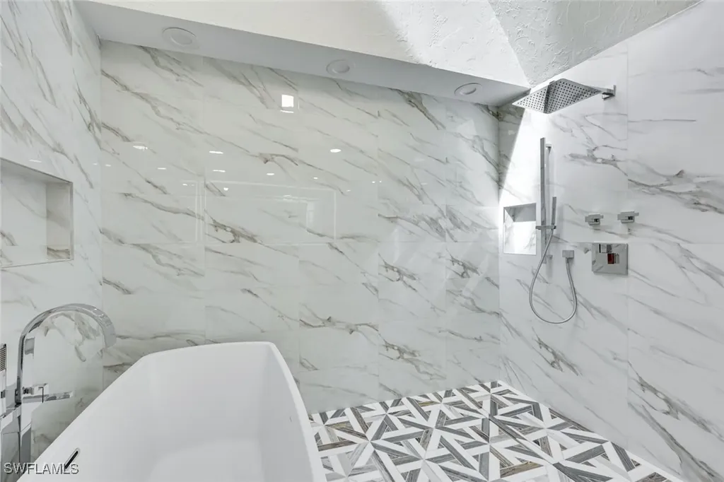 549 Bay Villas Lane Naples FL 34108