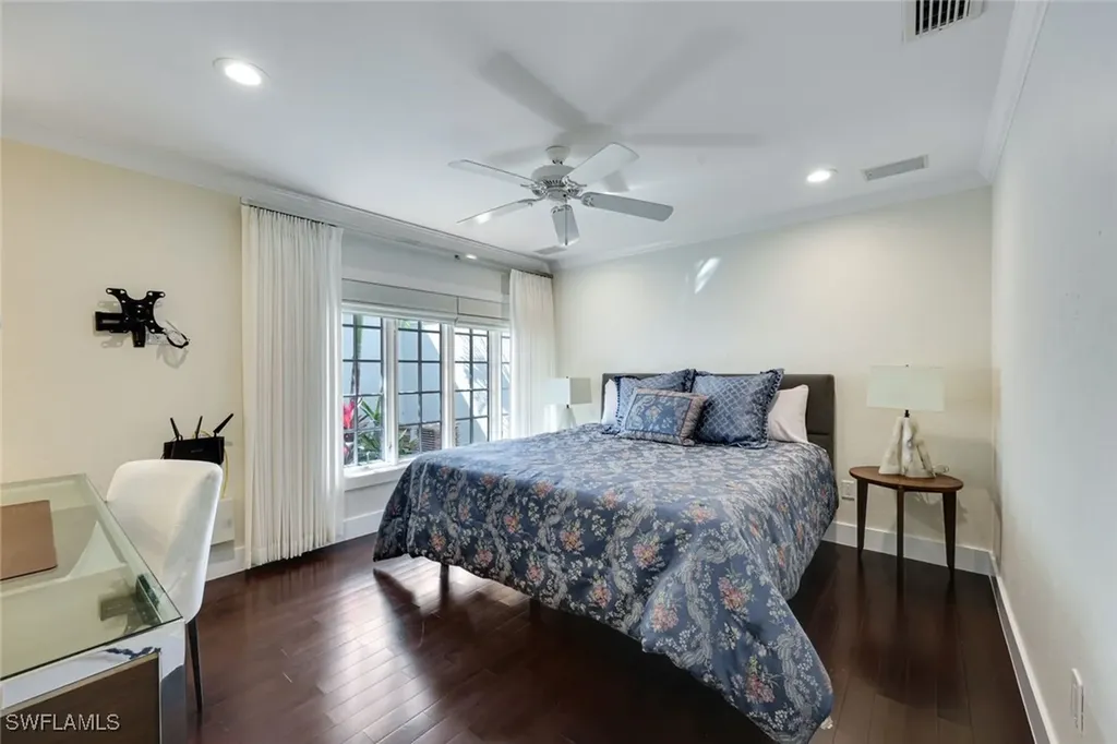 549 Bay Villas Lane Naples FL 34108