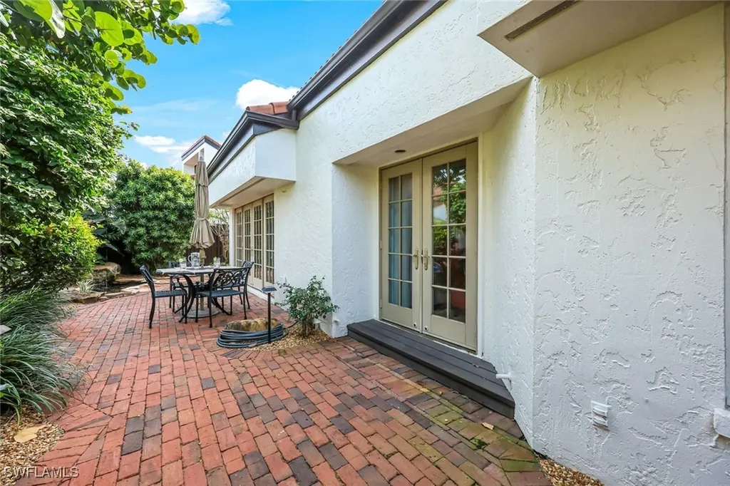 549 Bay Villas Lane Naples FL 34108