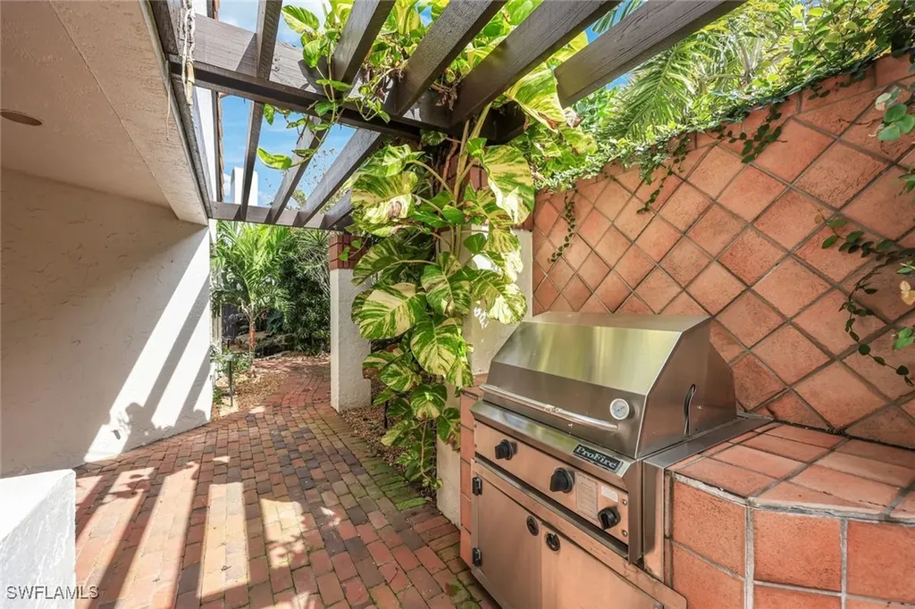 549 Bay Villas Lane Naples FL 34108