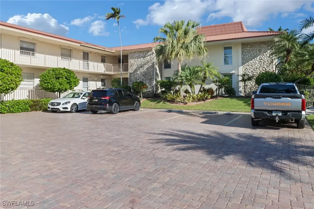 1200 Cherrystone Court Naples FL 34102