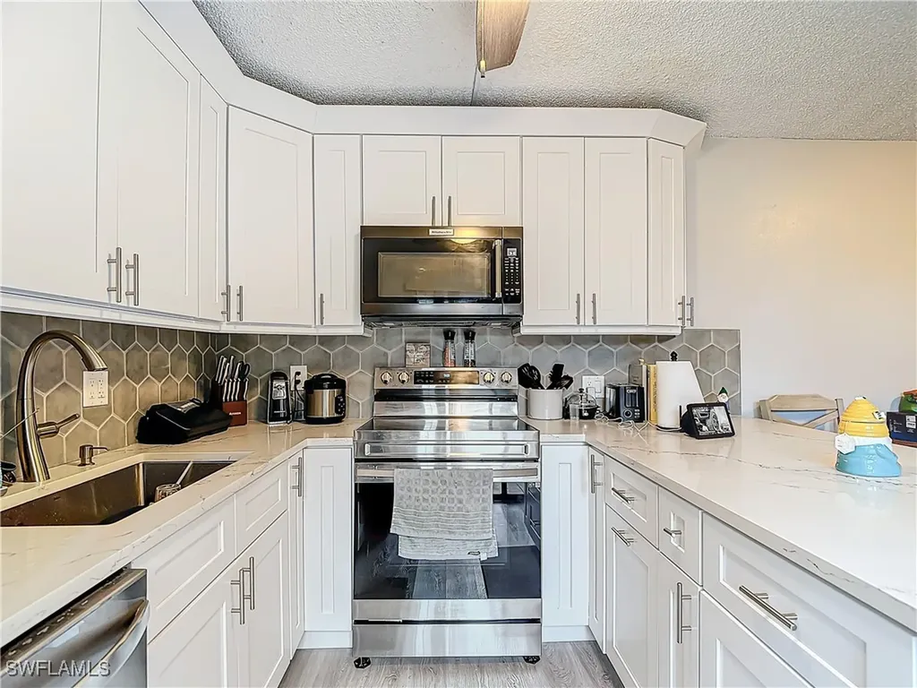 5215 Cedarbend Drive Fort Myers FL 33919