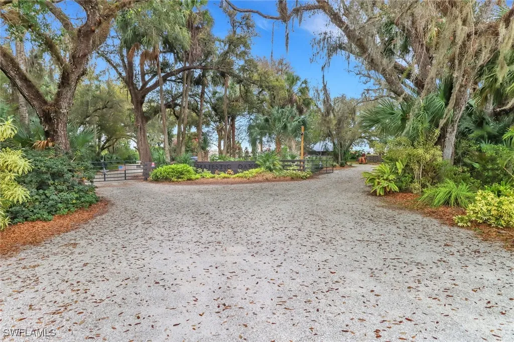 22051 N River Road Alva FL 33920