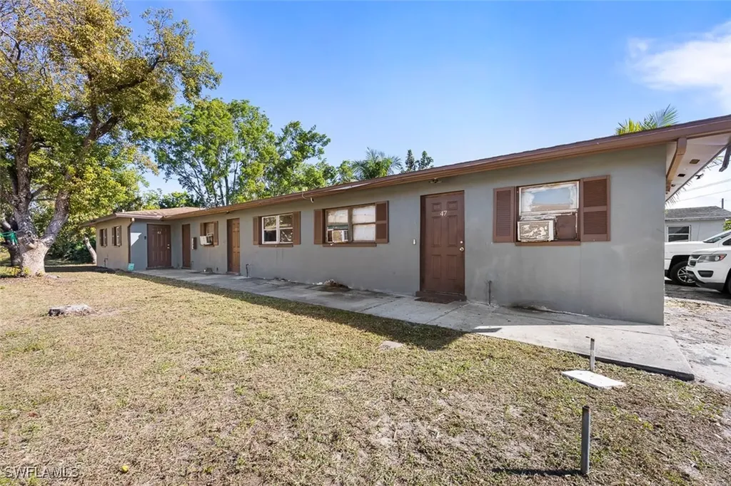4243-4247 Greenwood Avenue Fort Myers FL 33905