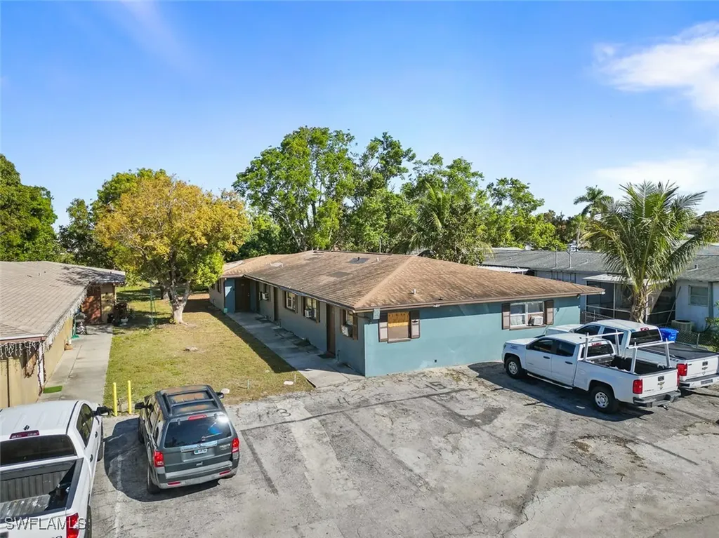 4243-4247 Greenwood Avenue Fort Myers FL 33905