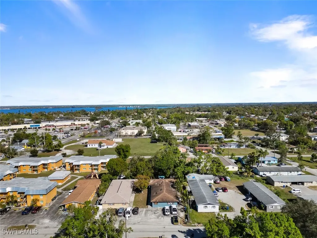 4243-4247 Greenwood Avenue Fort Myers FL 33905
