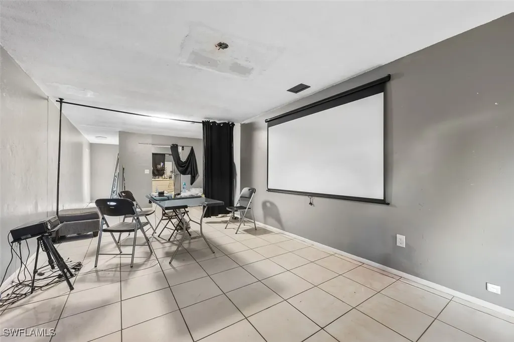 4243-4247 Greenwood Avenue Fort Myers FL 33905