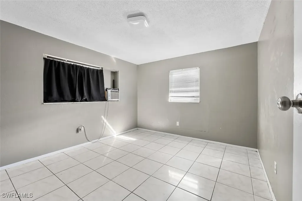 4243-4247 Greenwood Avenue Fort Myers FL 33905
