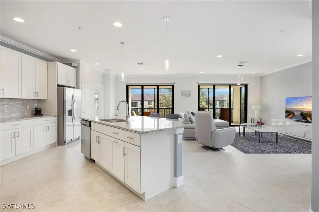 Naples FL, 15148 Palmer Lake Circle, Unit 203