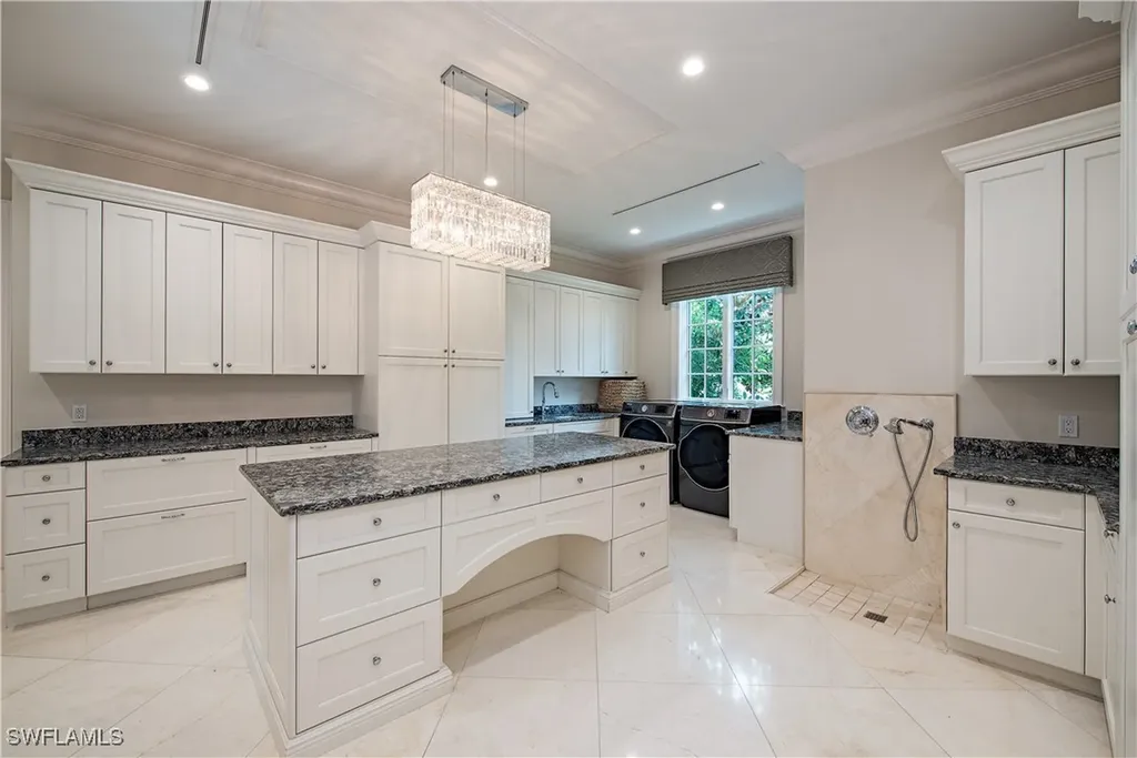 233 Mermaids Bight Naples FL 34103