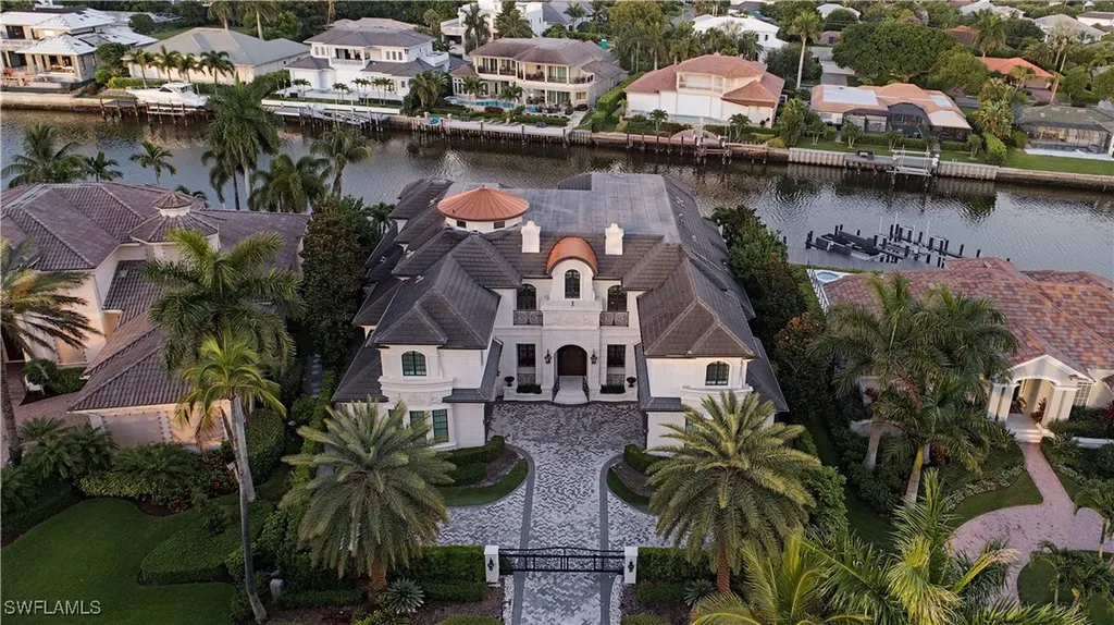 233 Mermaids Bight Naples FL 34103
