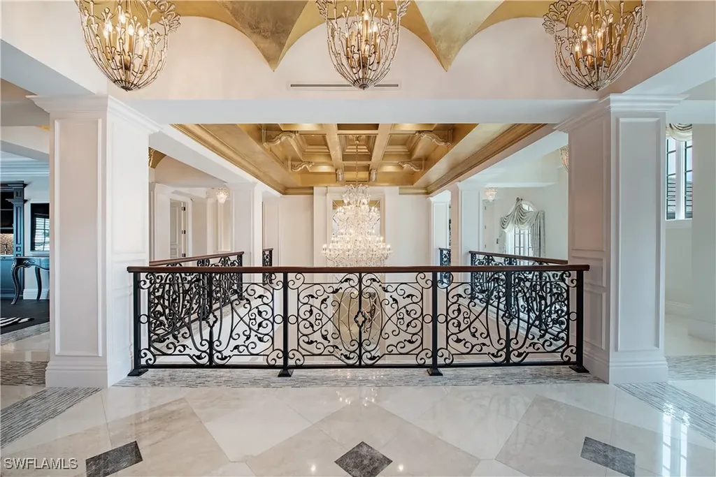 233 Mermaids Bight Naples FL 34103