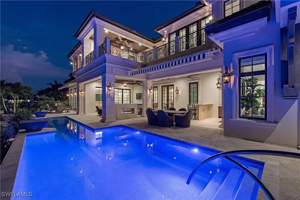 233 Mermaids Bight Naples FL 34103