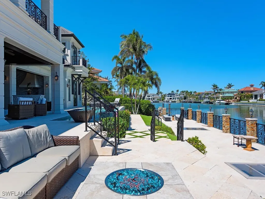 233 Mermaids Bight Naples FL 34103
