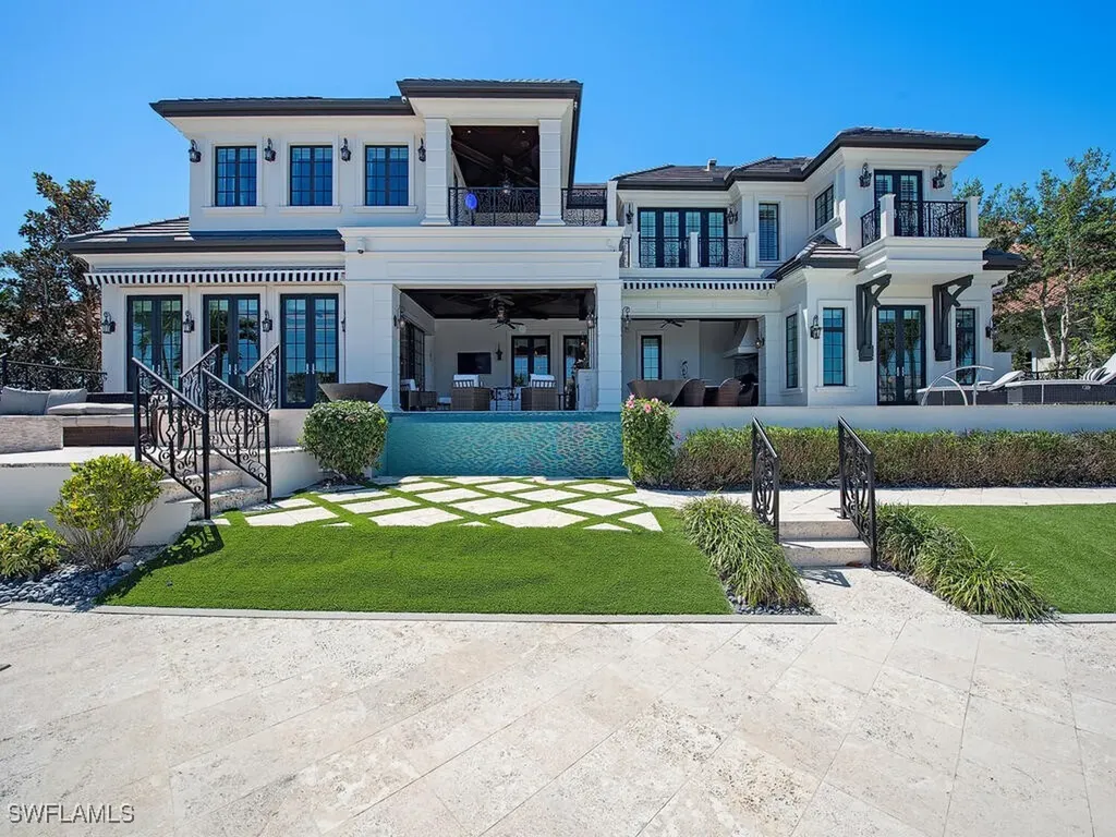 233 Mermaids Bight Naples FL 34103