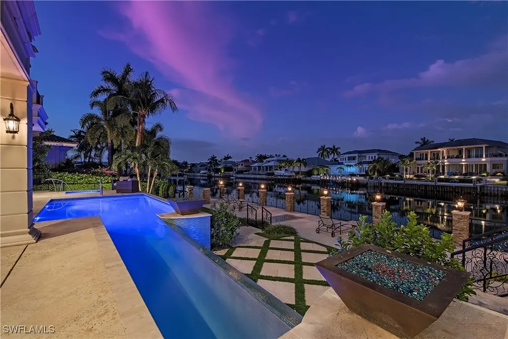 233 Mermaids Bight Naples FL 34103