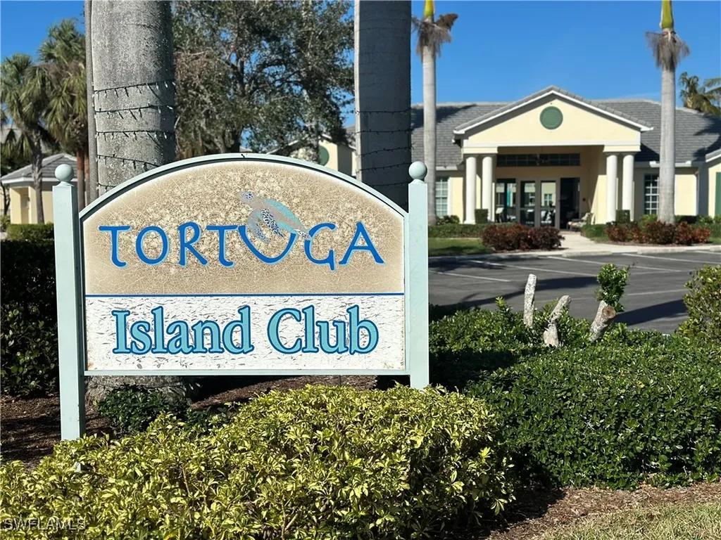 9905 Periwinkle Preserve Lane Fort Myers FL 33919