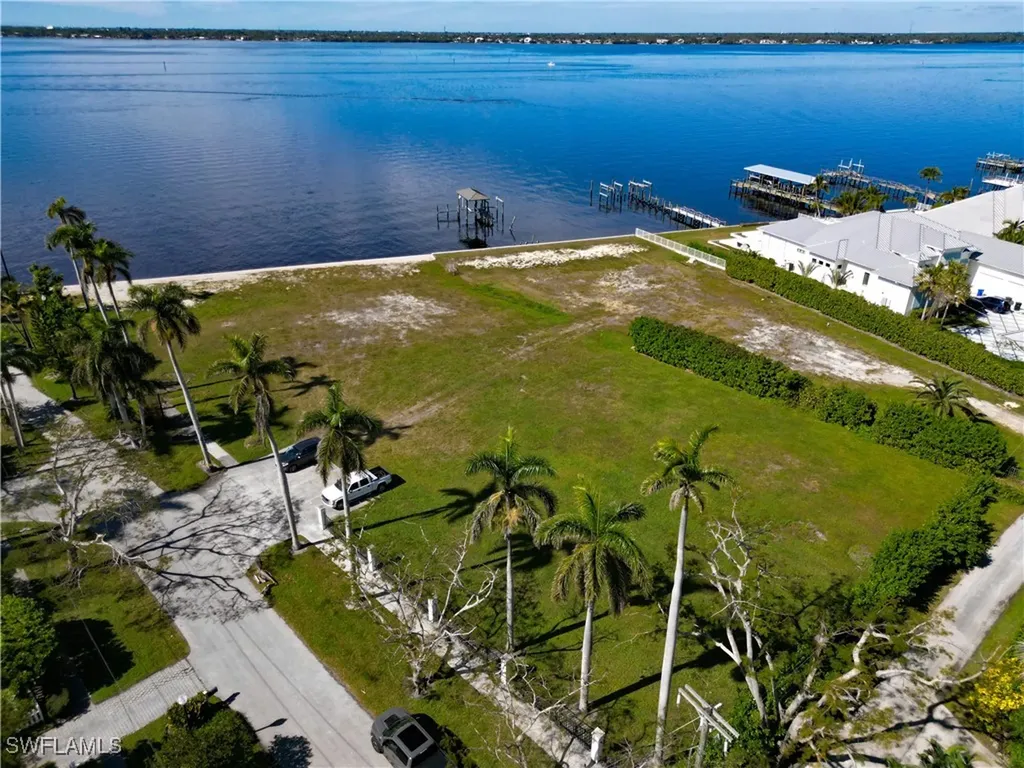 1301 Poinciana Avenue Fort Myers FL 33901