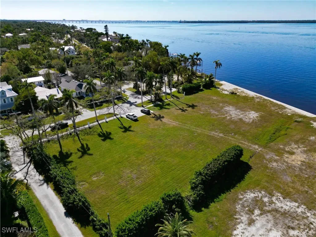 1301 Poinciana Avenue Fort Myers FL 33901