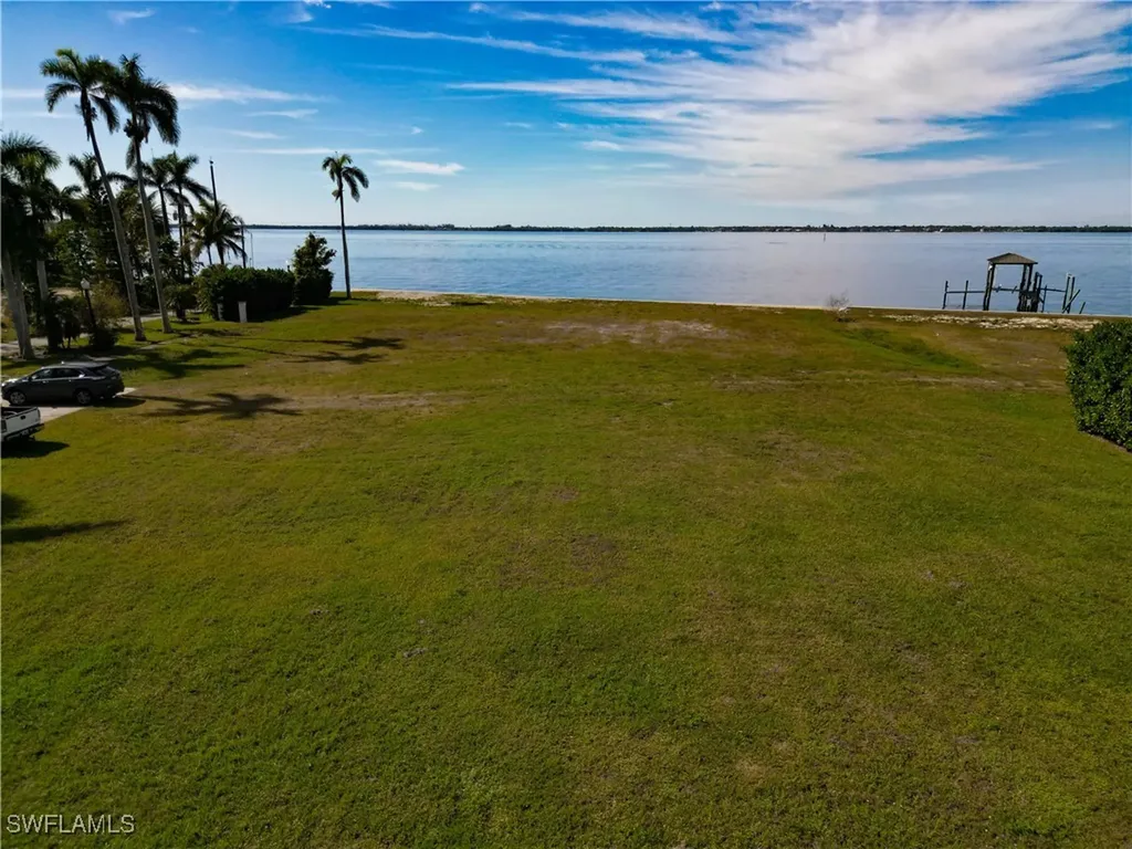 1301 Poinciana Avenue Fort Myers FL 33901