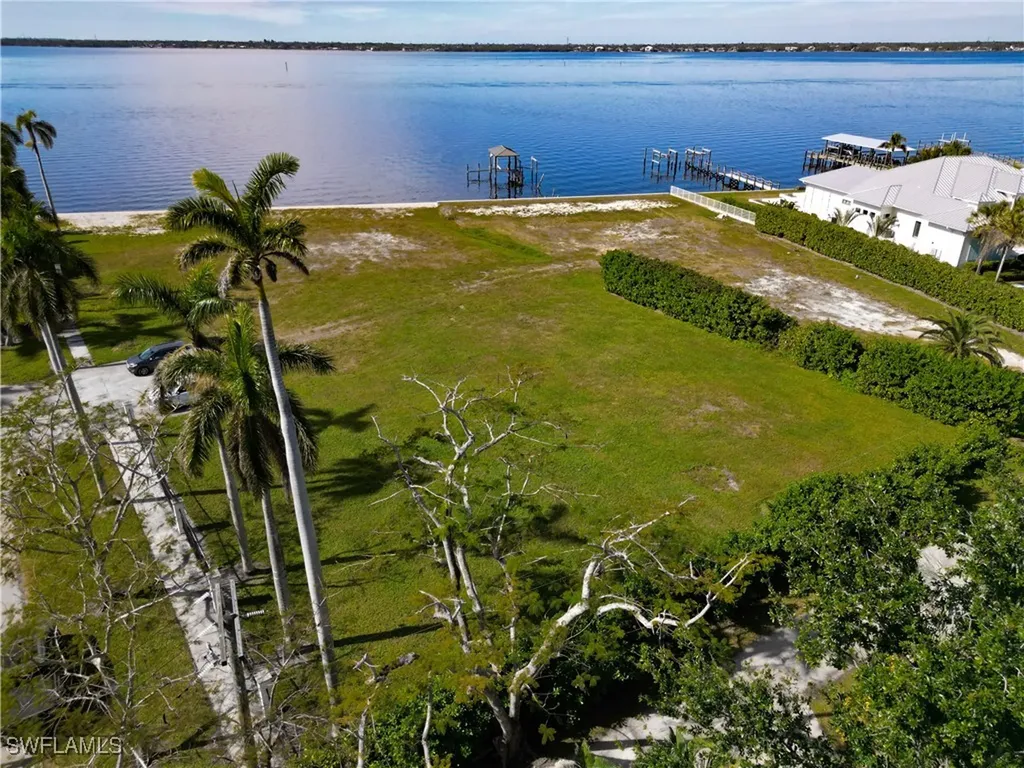 1301 Poinciana Avenue Fort Myers FL 33901