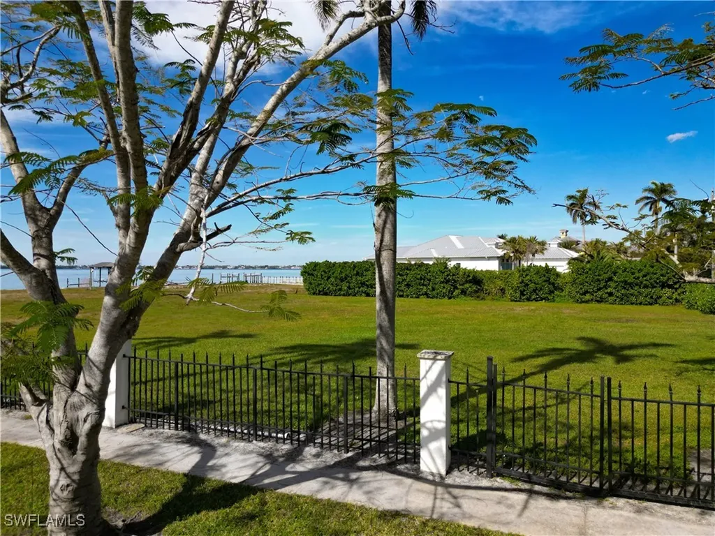 1301 Poinciana Avenue Fort Myers FL 33901