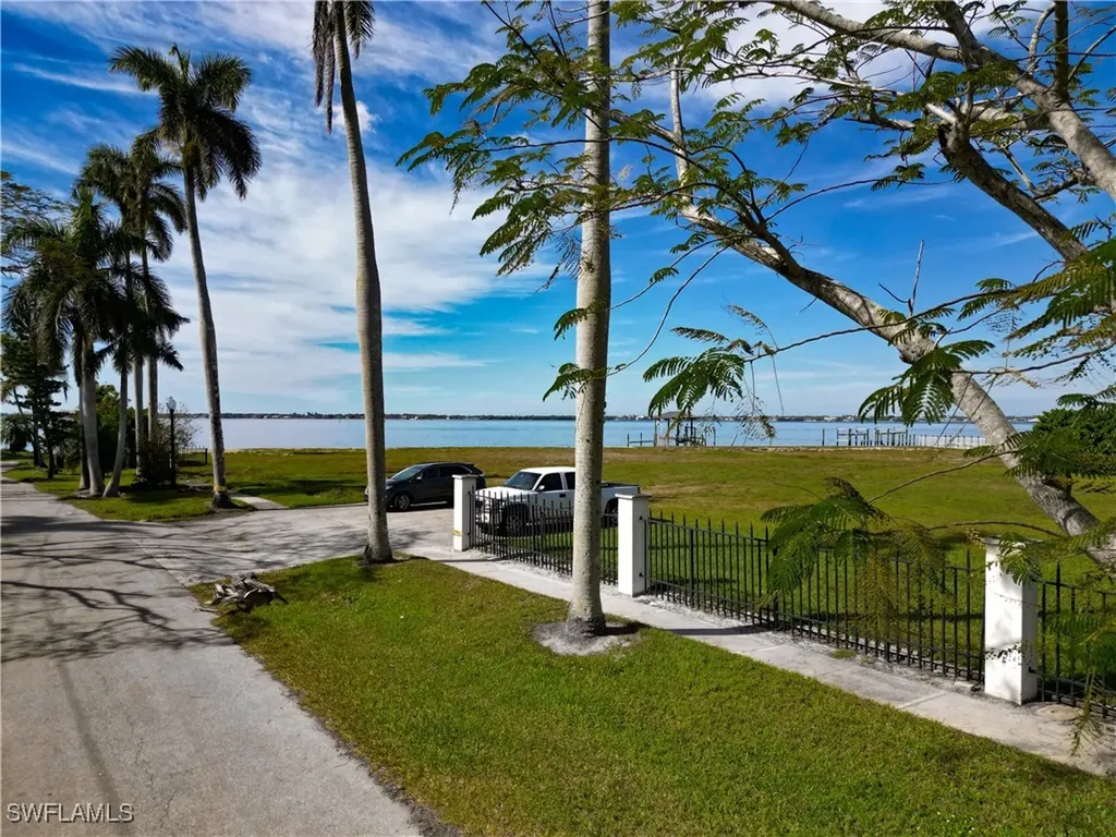 1301 Poinciana Avenue Fort Myers FL 33901