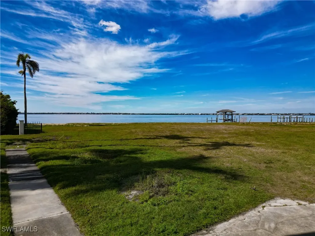 1301 Poinciana Avenue Fort Myers FL 33901