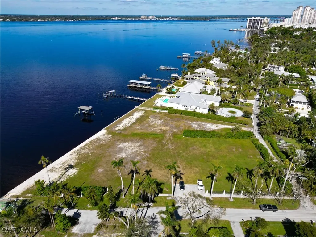 1301 Poinciana Avenue Fort Myers FL 33901