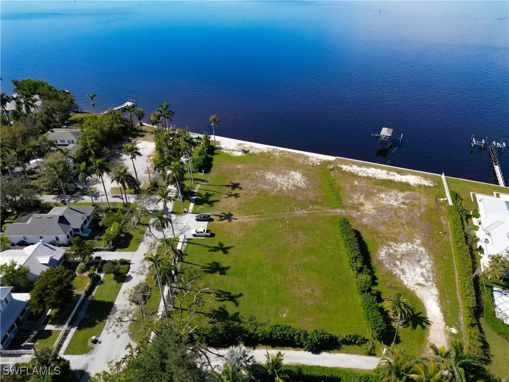 1301 Poinciana Avenue Fort Myers FL 33901