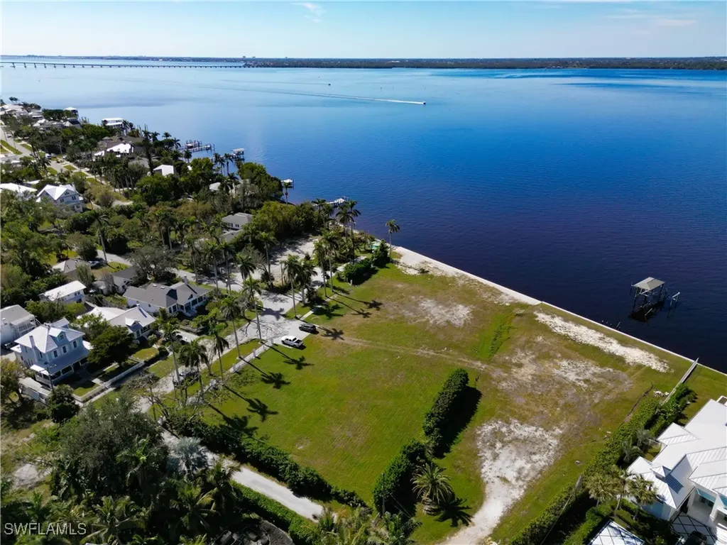 1301 Poinciana Avenue Fort Myers FL 33901