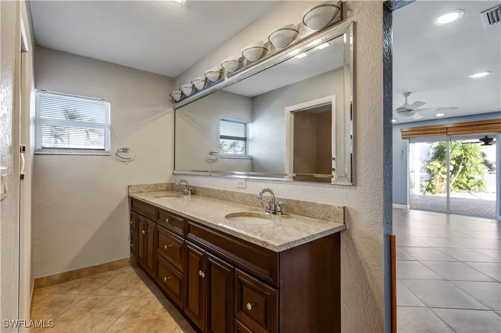 1737 SE 43rd Street Cape Coral FL 33904