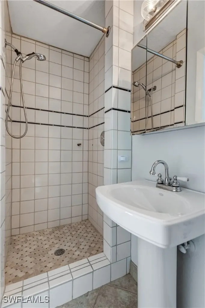 1737 SE 43rd Street Cape Coral FL 33904