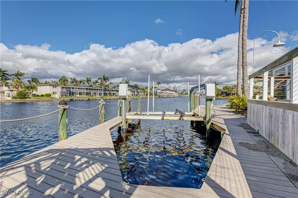 1737 SE 43rd Street Cape Coral FL 33904