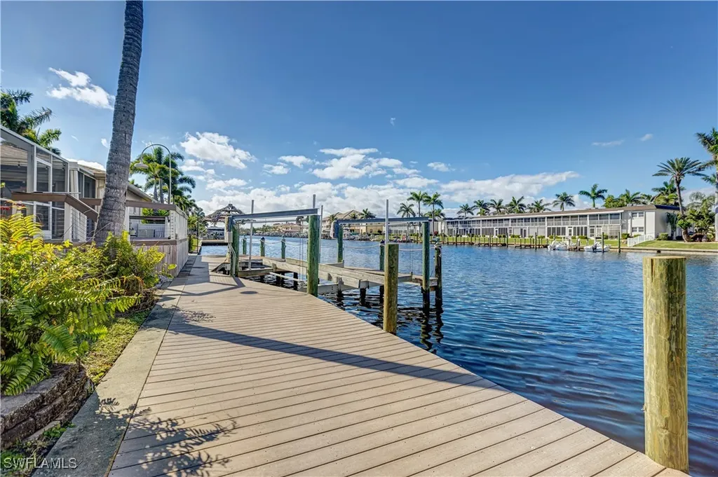 1737 SE 43rd Street Cape Coral FL 33904