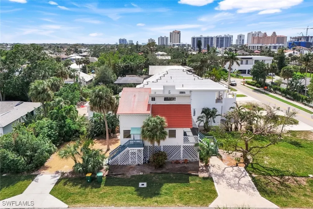Naples FL, 9780 Vanderbilt Drive
