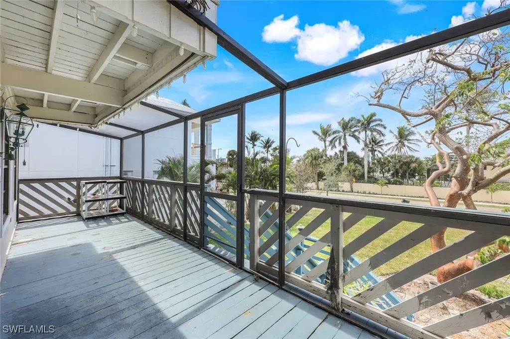 9780 Vanderbilt Drive Naples FL 34108