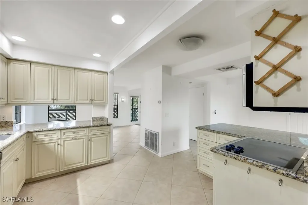 9780 Vanderbilt Drive Naples FL 34108
