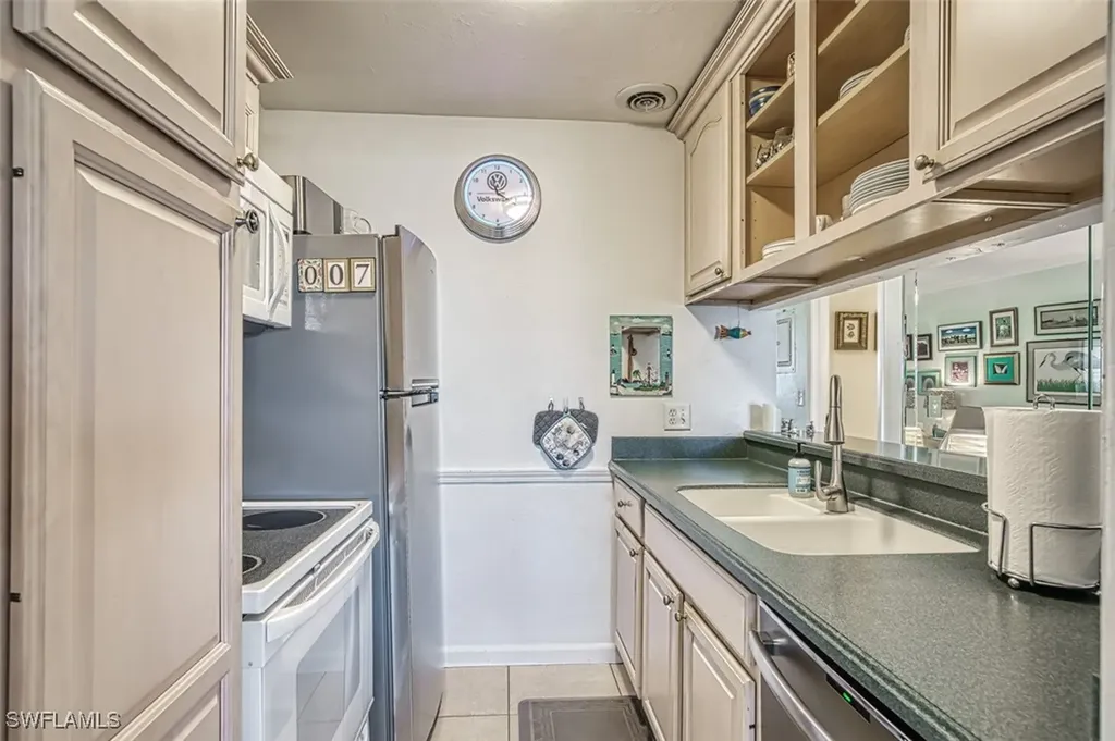 561 Periwinkle Way Sanibel FL 33957