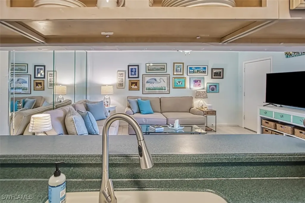 561 Periwinkle Way Sanibel FL 33957