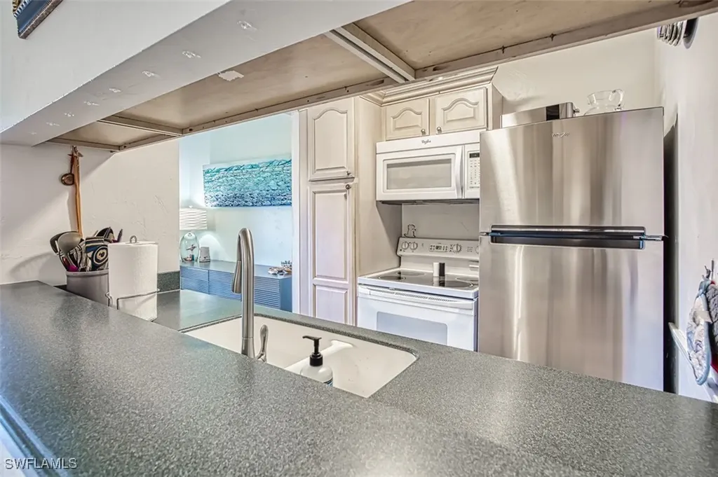 561 Periwinkle Way Sanibel FL 33957
